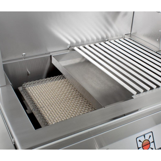 The BBQ tray helps to catch grease and food particles