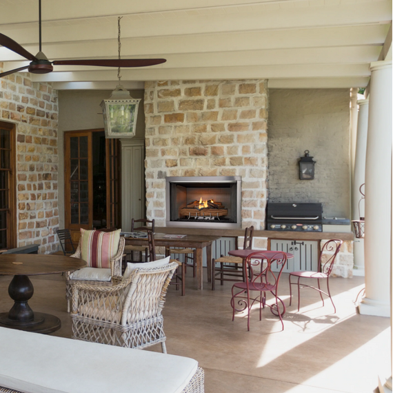 Outdoor Lifestyle Vesper 36" Outdoor Gas Fireplace in Traditional Concrete Refractory