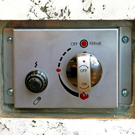 Easy Use Controls - Flame control & igniter